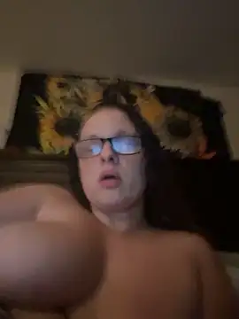 Snapshot of Rosalee2 chatting on 10-15-25, 10:15 Rosalee2 online show from 10-15-25, 10:15