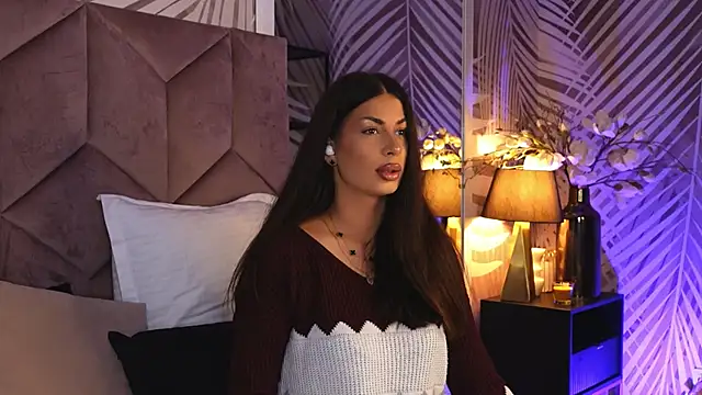 EvaRhea online show from 11-18-25, 03:45