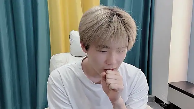 xiaoyang5200 online show from 03-10-26, 02:44