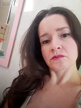 Snapshot of _anita_rojas chatting on 10-17-25, 02:19 anita rojas online show from 10-17-25, 02:19