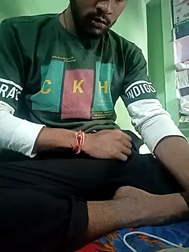 Snapshot of uniquesexyboy5689 chatting on 10-25-25, 05:48 uniquesexyboy5689 online show from 10-25-25, 05:48