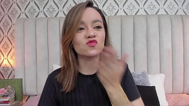 Sky Junne online show from 10-12-25, 05:45