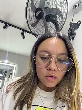 Sky Junne online show from 04-13-26, 04:56