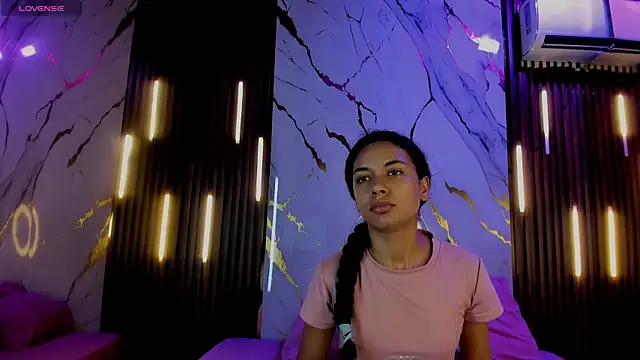 Snapshot of VictoriaDuart chatting on 09-26-25, 08:24 VictoriaDuart online show from 09-26-25, 08:24