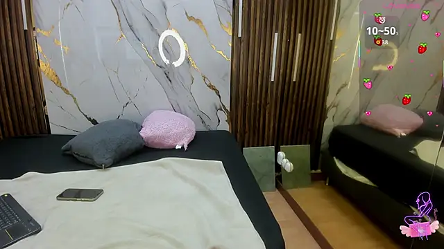 Snapshot of VictoriaDuart chatting on 11-02-25, 08:22 VictoriaDuart online show from 11-02-25, 08:22