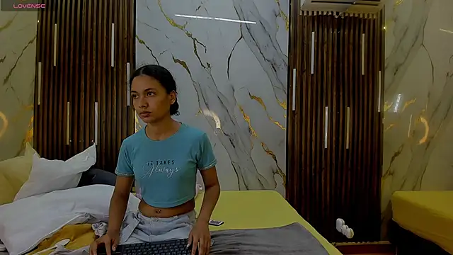 Snapshot of VictoriaDuart chatting on 12-01-25, 08:25 VictoriaDuart online show from 12-01-25, 08:25