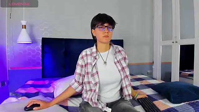 Tsuki Maru online show from 09-16-25, 01:45