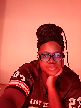 Snapshot of Gyminae chatting on 10-28-25, 05:59 Gyminae online show from 10-28-25, 05:59