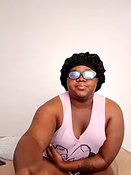 Snapshot of Gyminae chatting on 11-14-25, 06:23 Gyminae online show from 11-14-25, 06:23