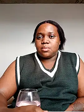 Snapshot of Gyminae chatting on 11-19-25, 11:54 Gyminae online show from 11-19-25, 11:54