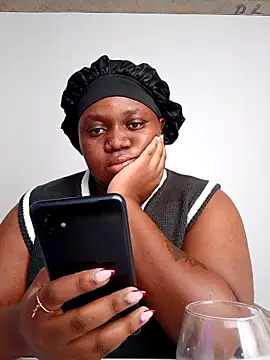 Snapshot of Gyminae chatting on 11-20-25, 12:05 Gyminae online show from 11-20-25, 12:05