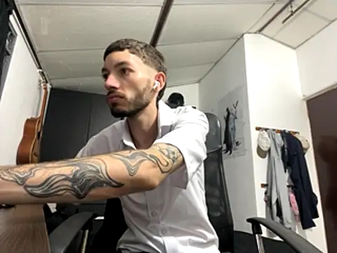 sarabiaarevalo online show from 10-18-25, 04:26