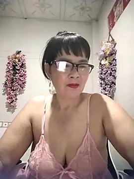 Snapshot of Ki_xxx chatting on 09-15-25, 02:39 Ki xxx online show from 09-15-25, 02:39