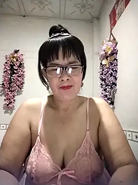 Snapshot of Ki_xxx chatting on 09-17-25, 11:34 Ki xxx online show from 09-17-25, 11:34