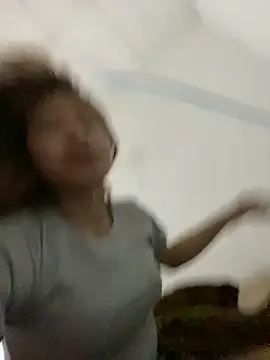 Snapshot of Mai_bb chatting on 09-10-25, 04:40 Mai bb online show from 09-10-25, 04:40