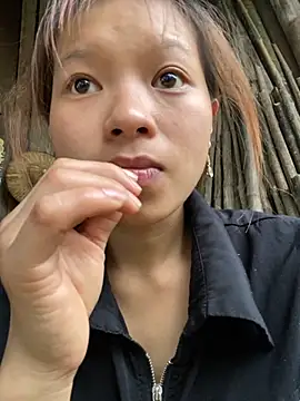 Snapshot of Mai_bb chatting on 10-07-25, 08:44 Mai bb online show from 10-07-25, 08:44