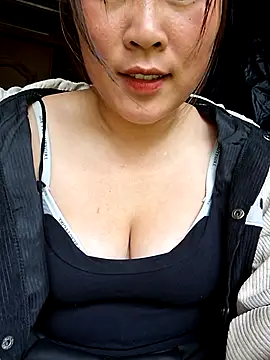 Snapshot of ALIENHR38 chatting on 06-15-26, 03:53 ALIENHR38 online show from 06-15-26, 03:53
