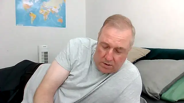 Snapshot of JayPal722 chatting on 07-12-26, 01:35 JayPal722 online show from 07-12-26, 01:35