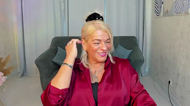 Snapshot of AnittaHarris chatting on 10-10-25, 07:40 AnittaHarris online show from 10-10-25, 07:40