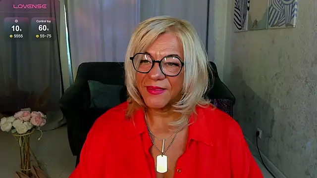 Snapshot of AnittaHarris chatting on 10-15-25, 01:06 AnittaHarris online show from 10-15-25, 01:06