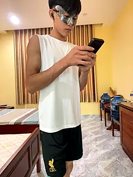 Snapshot of thienlong05 chatting on 11-17-25, 01:33 thienlong05 online show from 11-17-25, 01:33