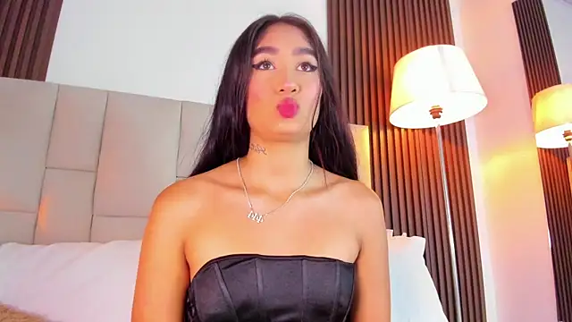 Snapshot of Nicolqueen_ chatting on 06-05-26, 11:27 Nicolqueen online show from 06-05-26, 11:27