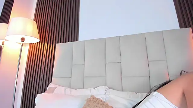 Nicolqueen  online show from 07-18-26, 11:36