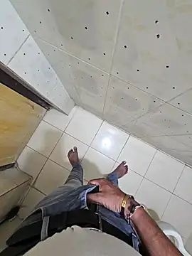 Snapshot of Gamecoc chatting on 10-26-25, 10:32 Gamecoc online show from 10-26-25, 10:32