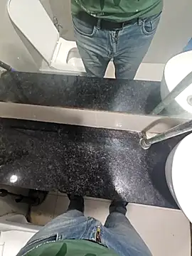 Snapshot of Gamecoc chatting on 10-27-25, 08:18 Gamecoc online show from 10-27-25, 08:18