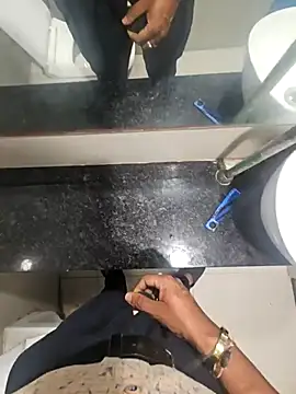 Snapshot of Gamecoc chatting on 10-28-25, 10:52 Gamecoc online show from 10-28-25, 10:52