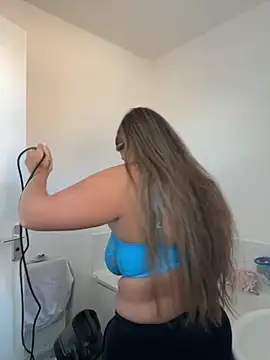 Goldiebaby online show from 11-20-25, 01:44