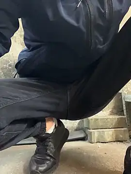 Snapshot of bmwe71 chatting on 11-18-25, 11:58 bmwe71 online show from 11-18-25, 11:58