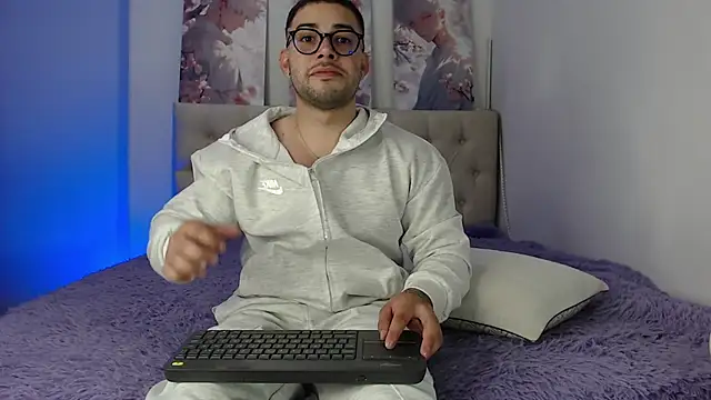 Snapshot of baby_mateo chatting on 05-06-26, 02:29 baby mateo online show from 05-06-26, 02:29