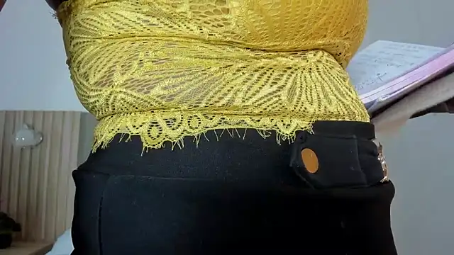 coral15  online show from 12-16-25, 02:27