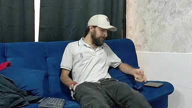 Snapshot of hairy_mannn chatting on 09-20-25, 08:32 hairy mannn online show from 09-20-25, 08:32