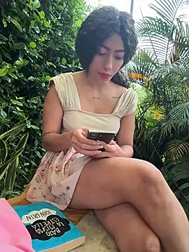 Snapshot of roxyrougee chatting on 07-01-26, 11:01 roxyrougee online show from 07-01-26, 11:01