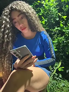 Snapshot of roxyrougee chatting on 07-02-26, 10:32 roxyrougee online show from 07-02-26, 10:32