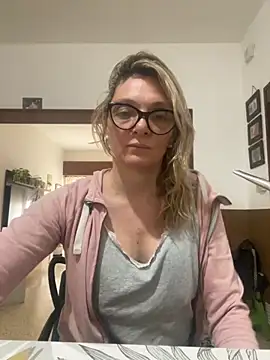 Snapshot of na1801 chatting on 11-07-25, 02:28 na1801 online show from 11-07-25, 02:28