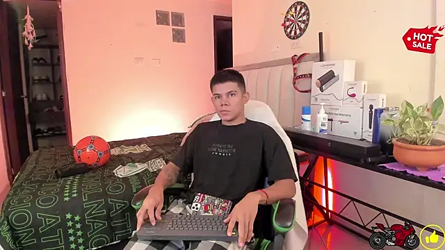 Snapshot of Jack_castell chatting on 10-08-25, 11:08 Jack castell online show from 10-08-25, 11:08