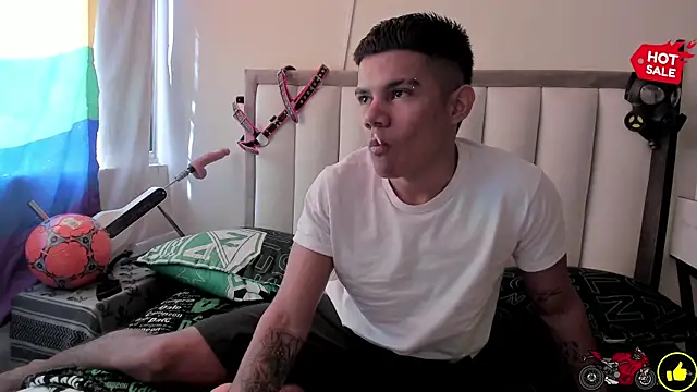 Snapshot of Jack_castell chatting on 10-15-25, 02:39 Jack castell online show from 10-15-25, 02:39