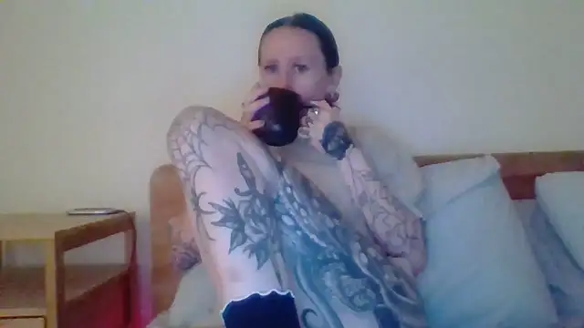 Snapshot of liltiddygoffwaifu chatting on 10-21-25, 07:25 liltiddygoffwaifu online show from 10-21-25, 07:25