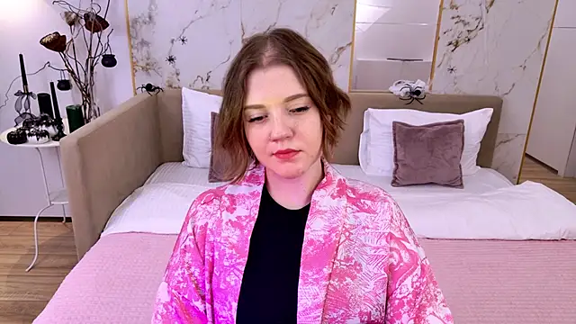 Snapshot of AlmaSound chatting on 10-25-25, 05:26 AlmaSound online show from 10-25-25, 05:26