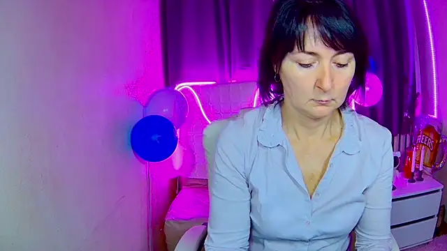 VivianGuchih online show from 09-21-25, 06:04