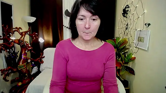 VivianGuchih online show from 10-11-25, 06:01