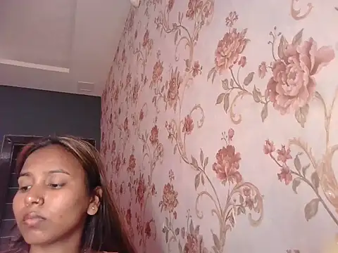 GlamGirl002 online show from 04-01-26, 02:45