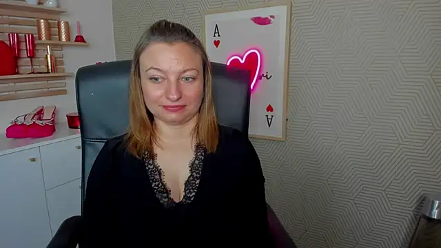Snapshot of angelaSamt chatting on 06-15-26, 05:53 angelaSamt online show from 06-15-26, 05:53