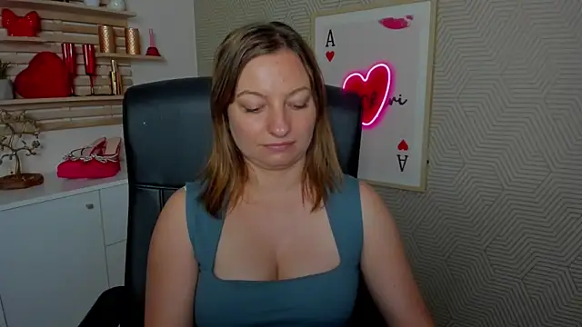 Snapshot of angelaSamt chatting on 06-18-26, 10:19 angelaSamt online show from 06-18-26, 10:19