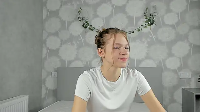 VelvetRisque online show from 11-18-25, 08:30