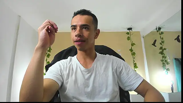 Muscle Scott online show from 10-23-25, 12:26