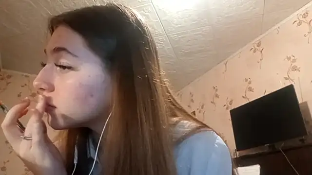 Snapshot of Sophiecuttie chatting on 09-10-25, 04:18 Sophiecuttie online show from 09-10-25, 04:18